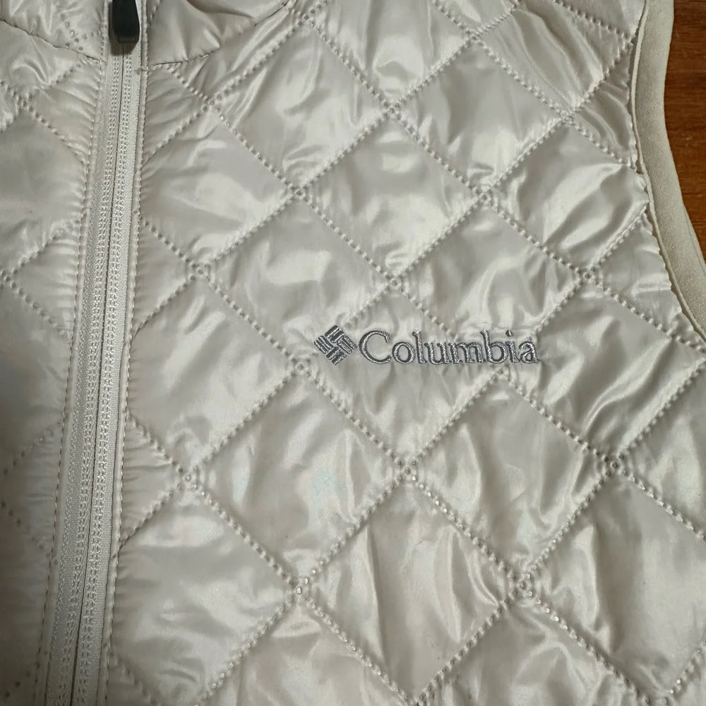 Columbia Quilted Vest in Light Beige - Picture 4 of 5